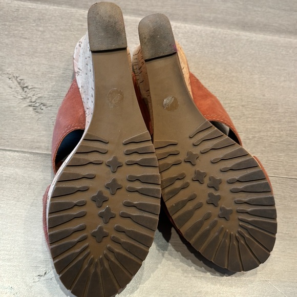 DVF size 8.5 tan suede wedge sandales - Picture 4 of 7